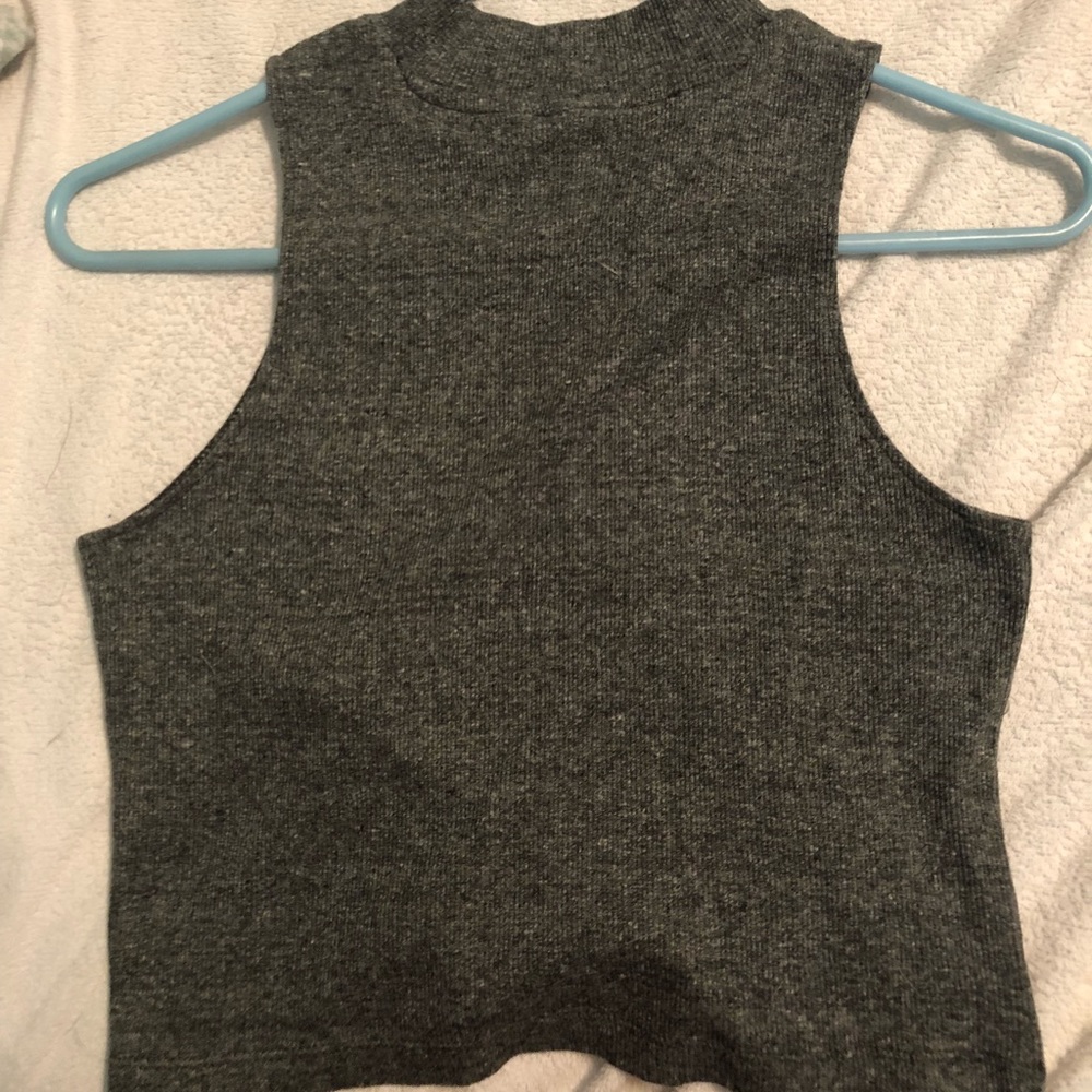 Crop top - Picture 2 of 3